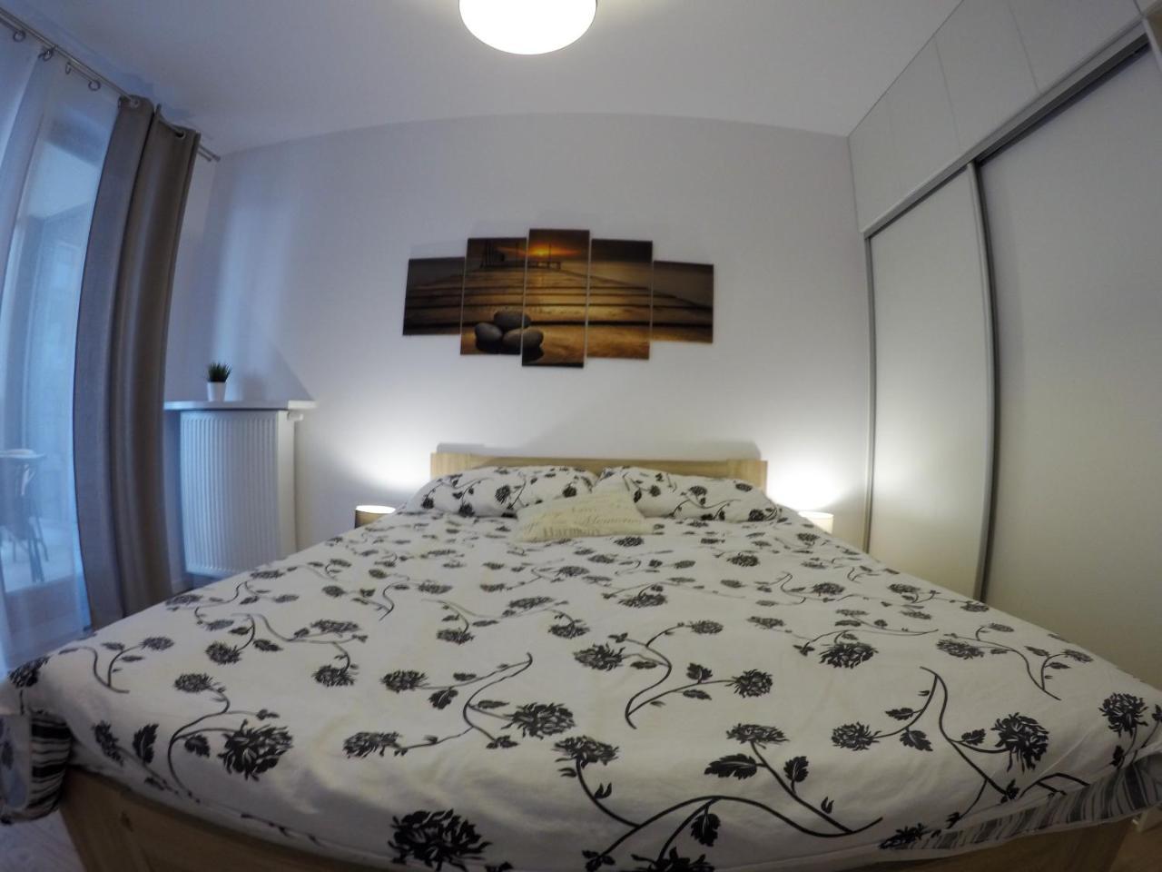 Apartament Obrzezna 3 Deluxe Warszawa Exteriör bild